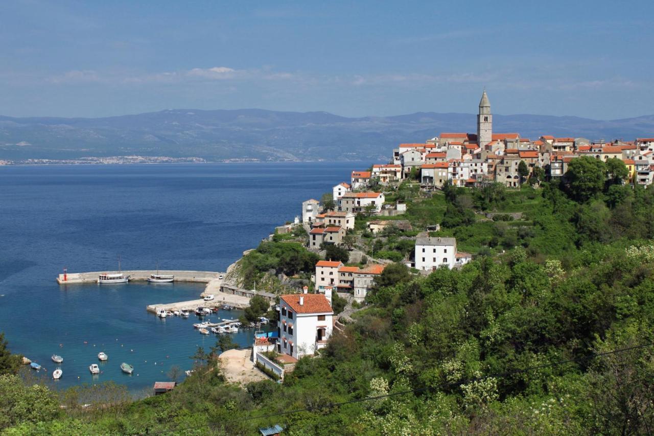 Apartments With A Parking Space Vrbnik, Krk - 429 Exterior foto