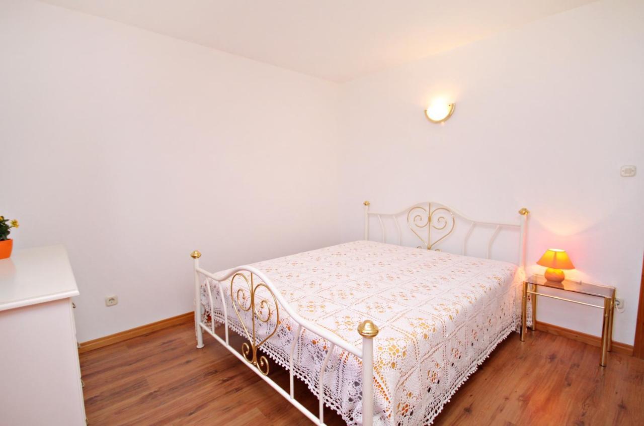 Apartments With A Parking Space Vrbnik, Krk - 429 Exterior foto
